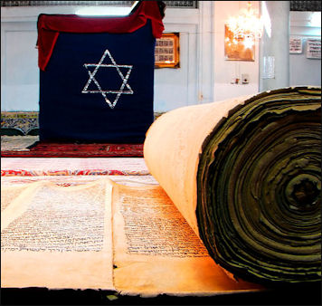 20120504-Torah Isfahan_synagogue Iran.jpg